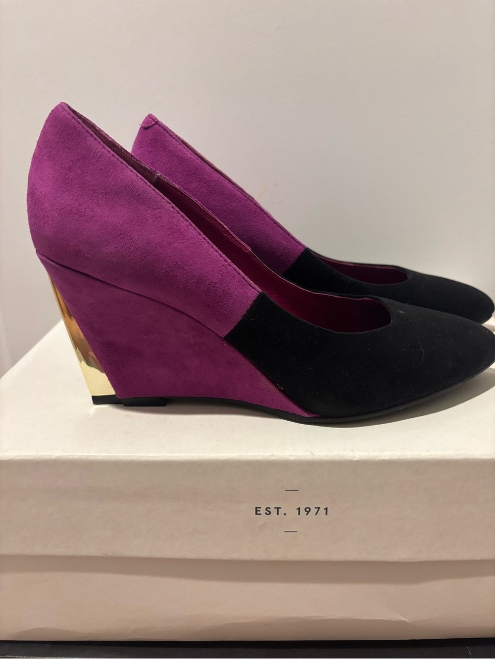Accento squisito black & purple Suede Wedge Pumps